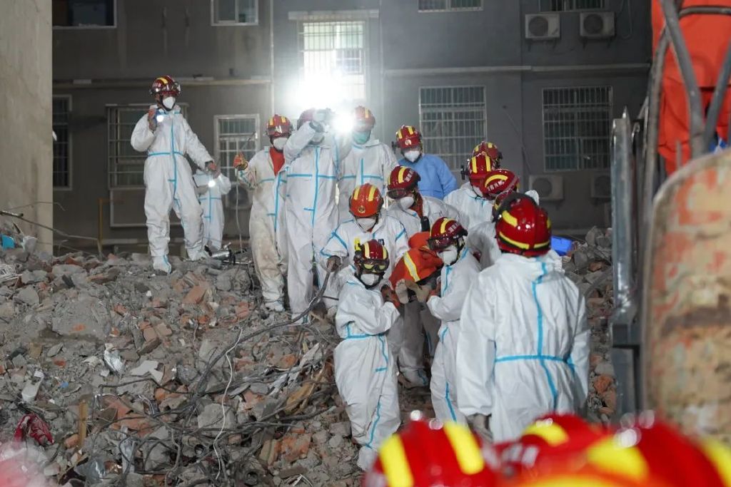 超130小时后，#长沙自建房倒塌第10名被困者获救#！(图1)